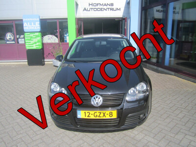 Volkswagen-Golf-0